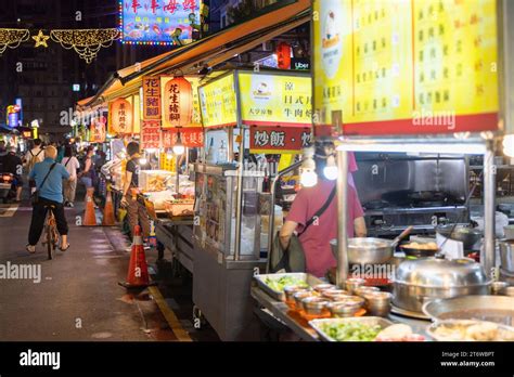 西安哪裏有批發衣服?除了西門町夜市外，還有沒有其他適合尋找優質布料與成衣批發的區域?